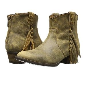 ‼️FINAL SALE PRICE‼️Very Volatile Western Booties. SUPER CUTE & COOL